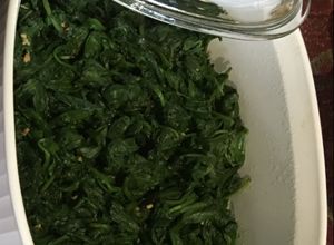Una foto de Espinacas Salteadas con Ajo, estilo oriental
