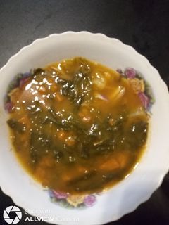 O poză a rețetei Ciorbă de fasole cu salată verde.