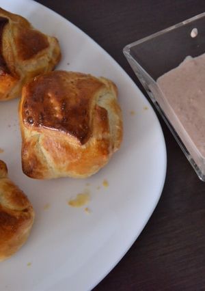 Una foto de Solomillo en hojaldre con salsa de paté