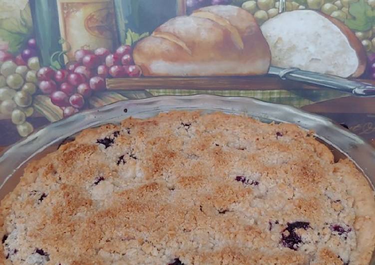 Blueberry Pie with Streusel Topping