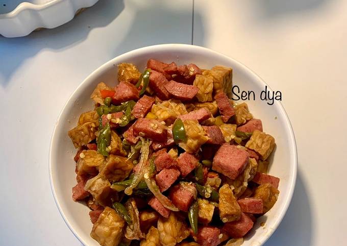 Resep Oseng Tempe Sosis Cabe Hijau yang Bikin Ngiler