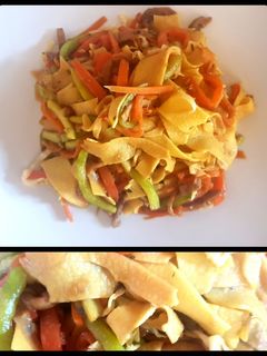 Una foto de Fetuccini o cinta gruesa, salteado con vegetales. #Mercado
