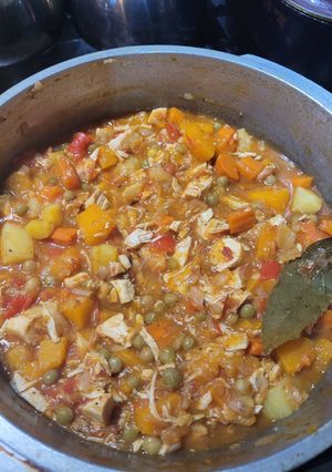 Una foto de Cazuela de pollo y verduras