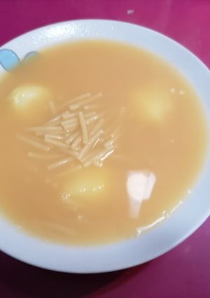 Una foto de Caldo de pollo para los empachos de Navidades