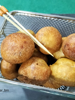 Una foto de Bolitas fritas de chorizo
