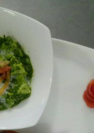 A picture of Palak Paneer.