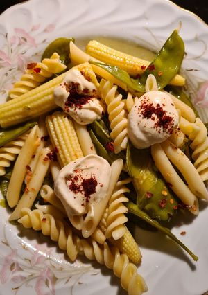 A picture of Steamed baby corn and mange tout pasta salad.