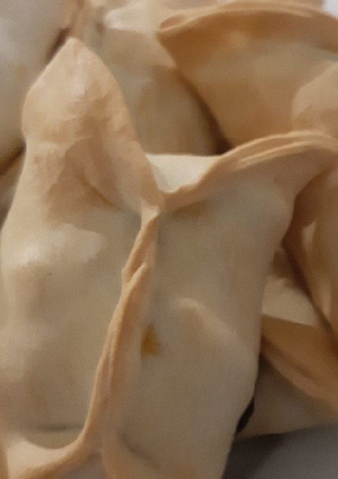 Una foto de Empanada de cordero cortada a cuchillo