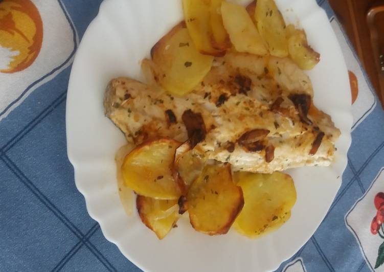 Lubina a la espalda con patatas