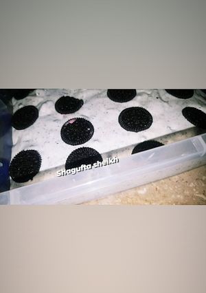 A picture of Oreo biscuits ice cream 🍦.
