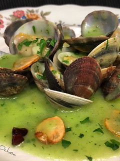 Una foto de Almejas en salsa verde