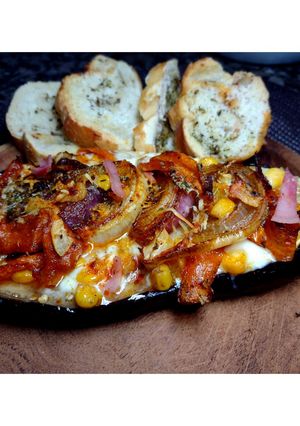 Una foto de Berenjena al horno gratinada con verduras
