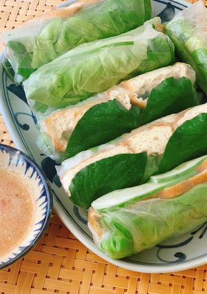 Hình của món Bánh tráng cuốn chay.