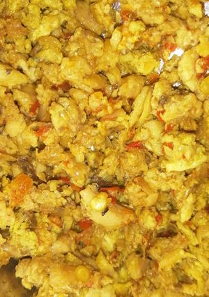 A picture of Egg sardines sauce.