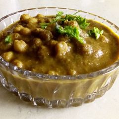 A picture of Chickpeas gravy.