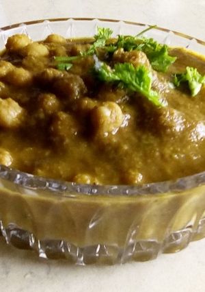 A picture of Chickpeas gravy.