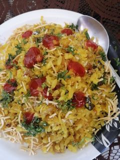 पोहा (Poha recipe in hindi) रेसिपी मुख्य फोटो