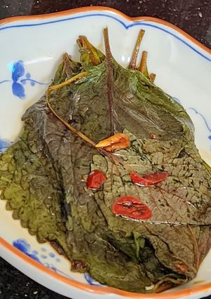 Hình của món Tía tô ngâm chua ngọt.