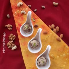 A picture of Dates Dryfruits ladoo.