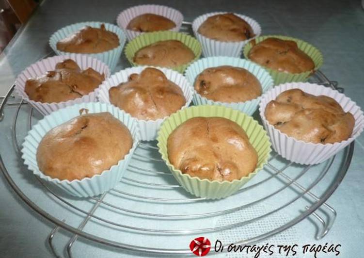 Cake with tahini and dried fruits