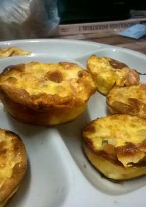 Una foto de Mini tortillas de papa en molde de muffins o pirotines