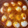 Huevitos duros con salsa