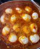 Huevitos duros con salsa