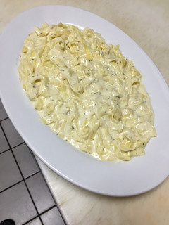 Una foto de Fettuccine con salsa alfredo