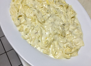 Una foto de Fettuccine con salsa alfredo