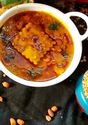 A picture of Khatti Meethi Dal Dhokli.