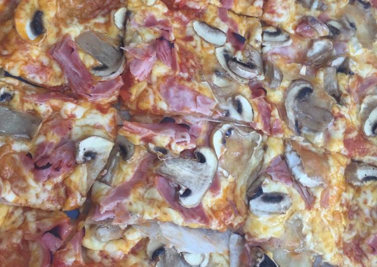 Pizza en masa de hojaldre