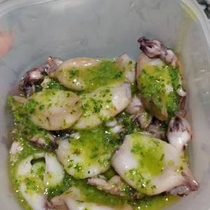 Chipirones a la plancha con salsa verde