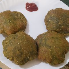 A picture of Spinach Puri.