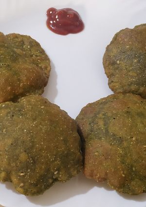 A picture of Spinach Puri.
