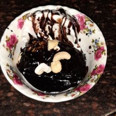A picture of Choco walnut brownie.