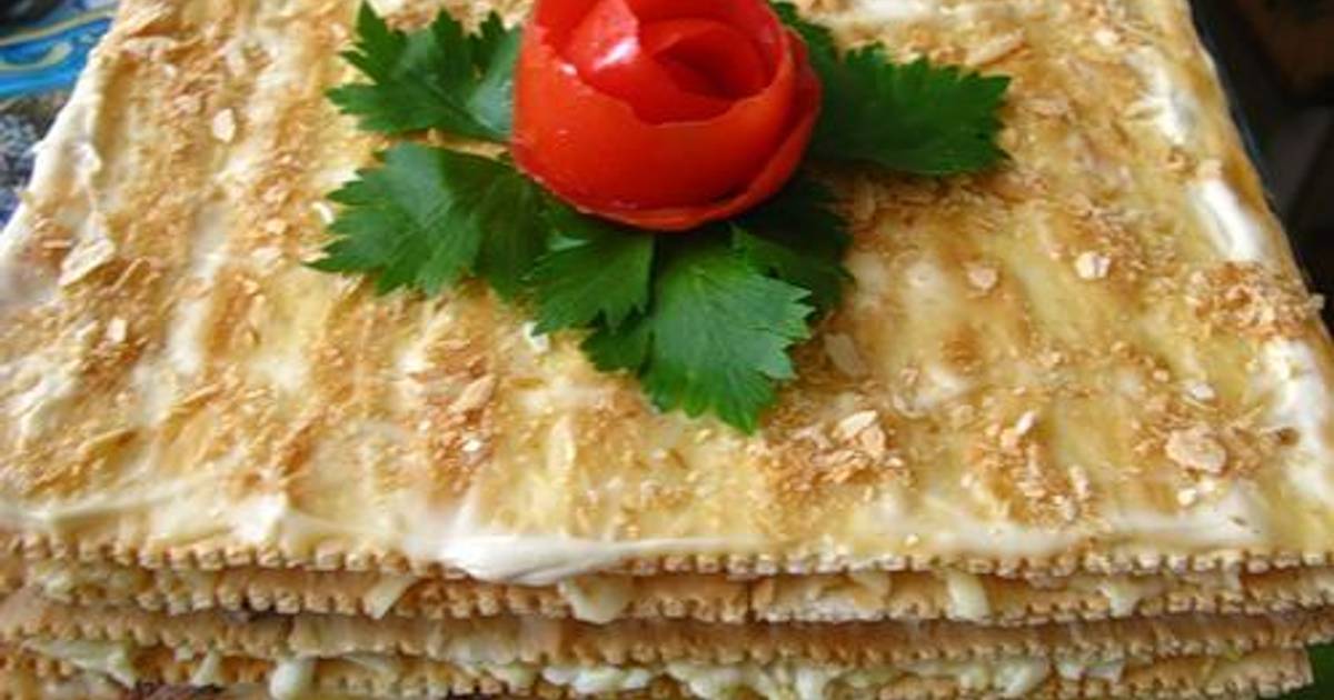 Мясной пирог из слоеных коржей