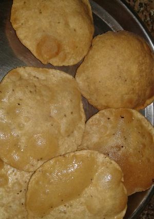 अजवाइन की पूड़ी (Ajwain ki puri recipe in hindi) रेसिपी मुख्य फोटो