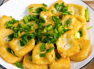 Hình của món Đậu phụ tẩm hành.