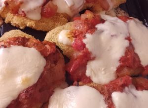 Una foto de Milanesas Napolitanas Sin Tacc Mix Airfryer y Horno 😋🐷🍅