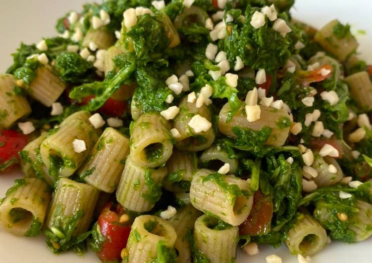 Pesto di rucola, datterini e mandorle
