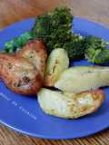 Steamed Broccoli with Roasted Chicken Wings and Potatoes 🥦🍗🥔