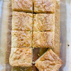 White chocolate blondies A picture of White chocolate blondies.