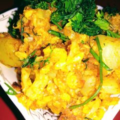 A picture of Gobi aloo in tomato gravy.