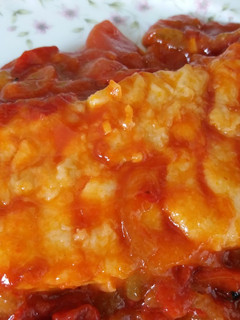Una foto de Bacalao fresco con tomate y pimientos🍅🌶