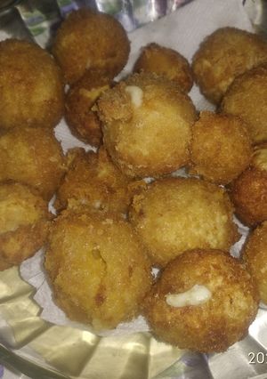 A picture of Cheese balls.