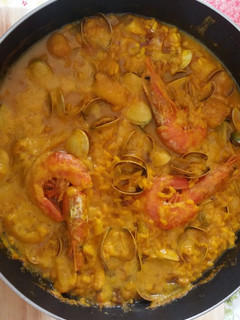 Una foto de Arroz con rape, almejas y gambas