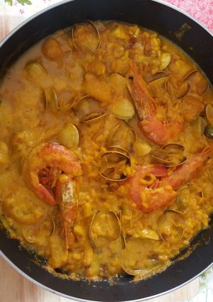 Una foto de Arroz con rape, almejas y gambas