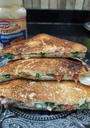 মেয়োনিজ স‍্যন্ডউইচ (Mayonnaise sandwich recipe in Bengali) রেসিপির প্রধান ছবি