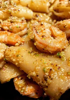 Foto di Paccheri con gamberi e pesto di pistacchi