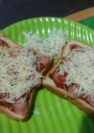 Foto resep Pizza roti edisi pertengahan bulan ><